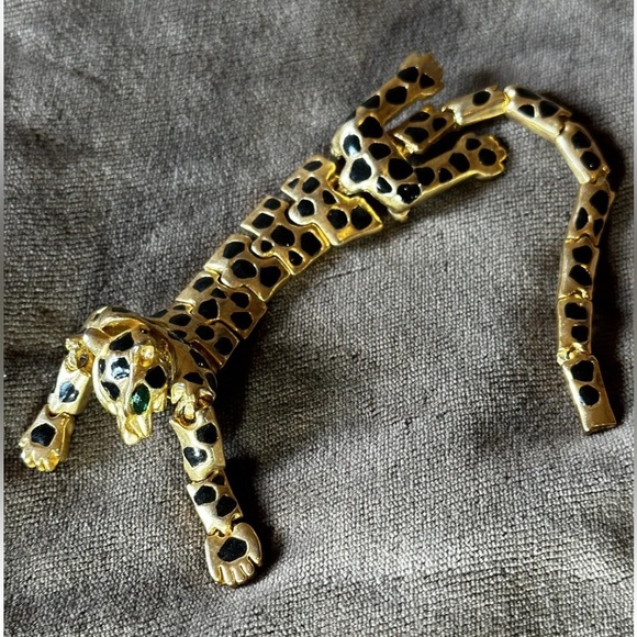 Vintage Articulating Leopard Cheetah Double Pin Gold Black Enamel Over Shoulder - Picture 4 of 10